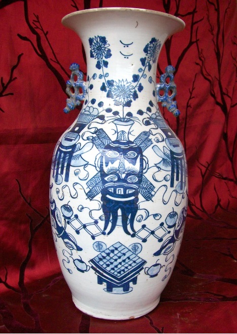 Chinese-Republic-Period-1911-1948-blue-and-white-porcelain-vase-decorated-with-Taoic-masks
