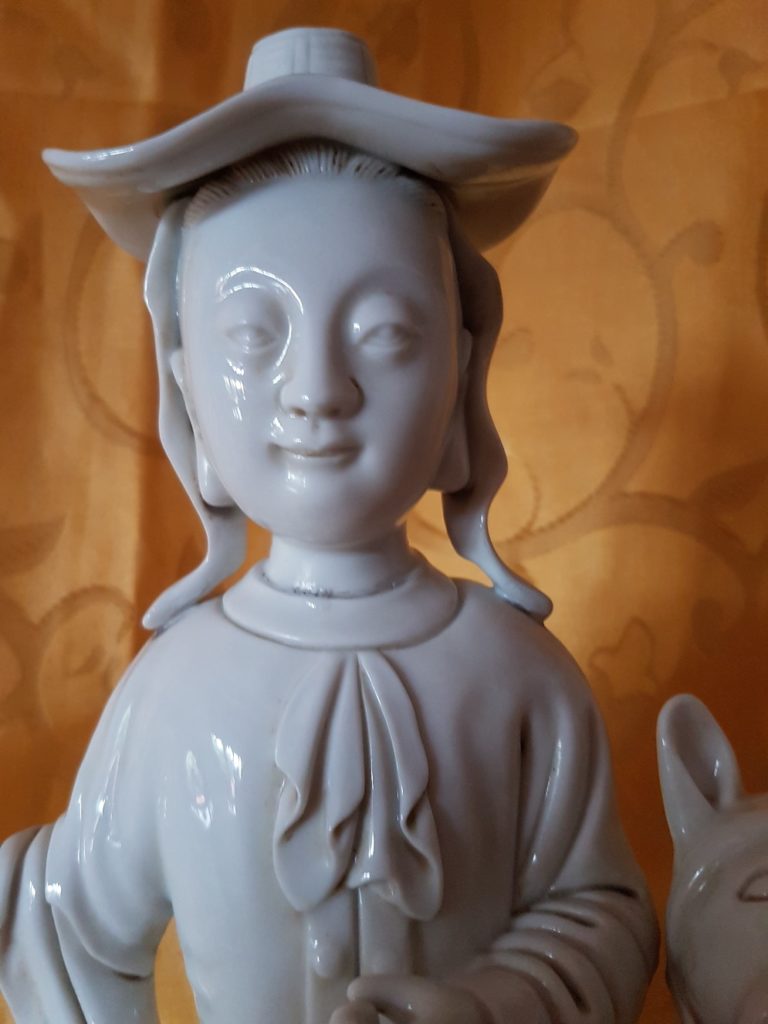 Blanc de Chine Figurine or Dehua figurine depicting a Dutch man (through chinese eyes) on a horse back Detail